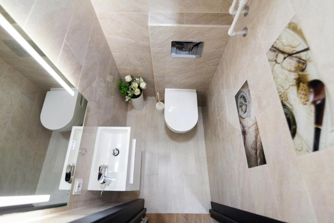Leogrand Apartment On Doroshenka 38 Lviv Exterior photo